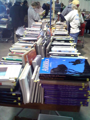 VNSA annual book sale