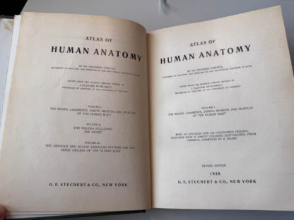 Various pics of the Atlas of Human Anatomy in three volumes.