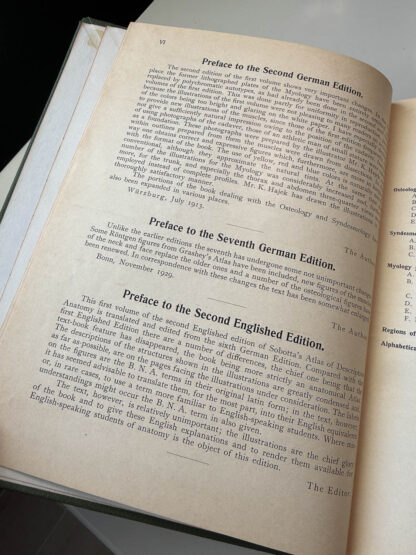 Various pics of the Atlas of Human Anatomy in three volumes.
